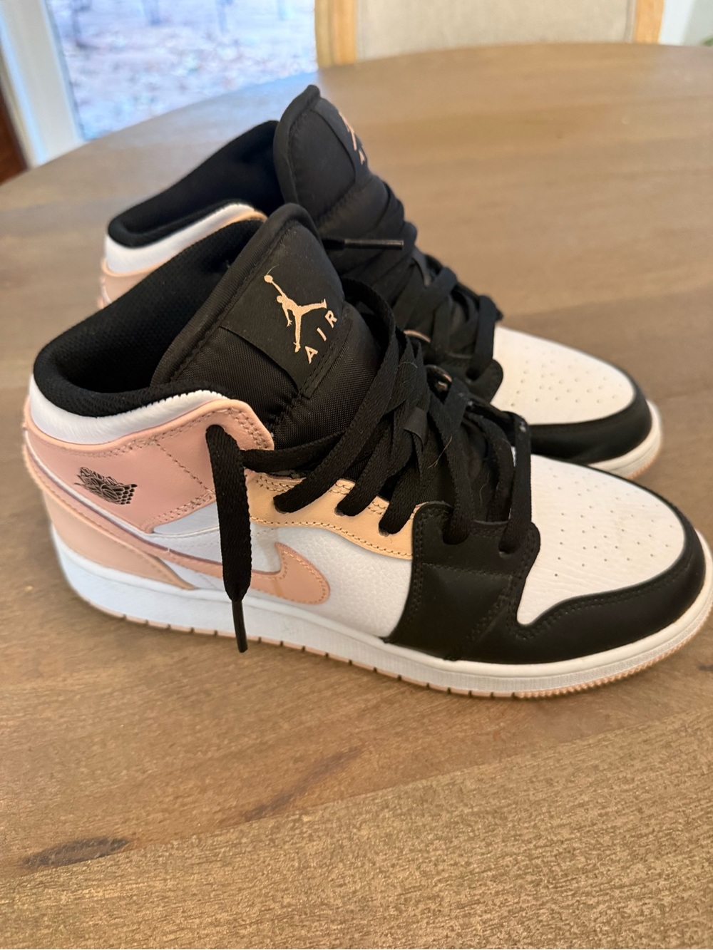 Air Jordan 1 Mid Arctic Orange/Crimson Tint 7Y Women’s 8.5